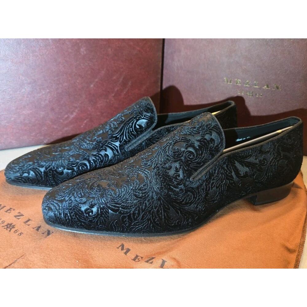 Mezlan Men's Travolta Embossed Velvet Evening Pump in Black Us12M